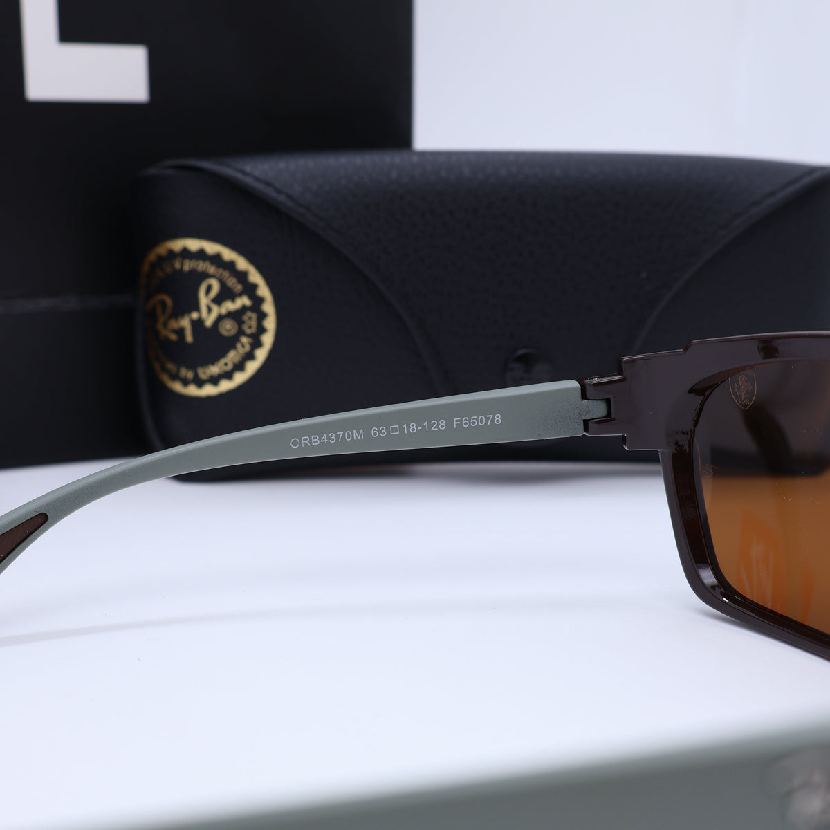 Ray-Ban - RB4370 Size: 63